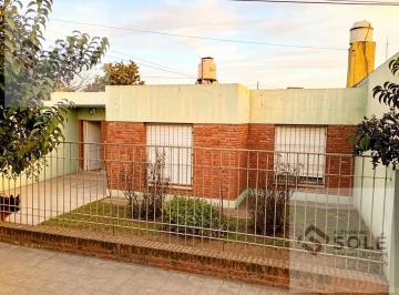 Casa · 156m² · 5 Ambientes · 1 Cochera · Casa en Venta en Villa María Doble Lote 505 m²