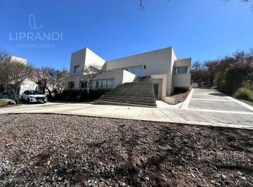 Casa · 316m² · 4 Ambientes · 2 Cocheras · Casa - La Pankana