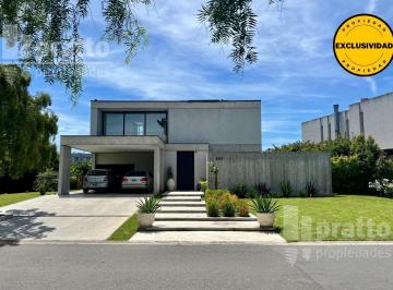 Casa · 200m² · 6 Ambientes · 2 Cocheras · Casa en Venta de 3 Dorm. en El Cantón Norte a La Laguna
