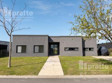 Casa · 160m² · 4 Ambientes · Casa en Venta de 3 Dorm. en El Cantón Norte