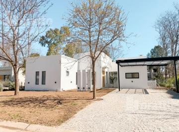 Casa · 180m² · 6 Ambientes · 3 Cocheras · Casa en San Matias