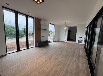 Casa · 300m² · 5 Ambientes · 4 Cocheras · Casa - Las Corzuelas