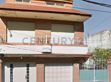 Casa · 87m² · 3 Ambientes · 1 Cochera · Casa 3 Ambientes con Patio, Cochera y en Planta Alta Para Armar Otro Departamento. Gran Potencial –