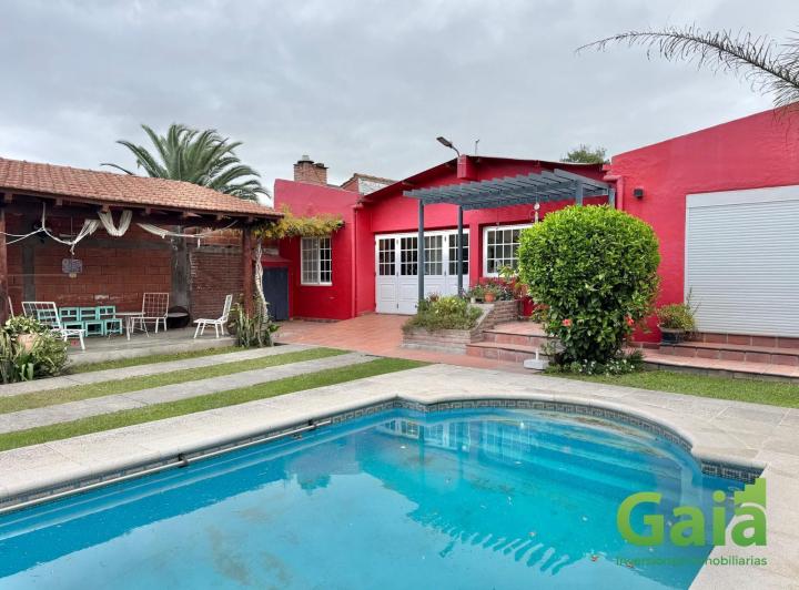 Casa · 952m² · 4 Ambientes · 2 Cocheras