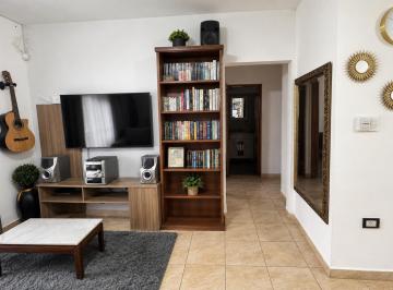 Casa · 92m² · 3 Ambientes · 1 Cochera · Casa Apta Crédito a La Venta en Jardines del Olmo Cercana a Espacios Verdes