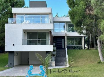 Casa de 6 ambientes, Costa Esmeralda · Casa de 340 m² con 5 Dorm. en Venta en Residencial I Costa Esmeralda Equipada