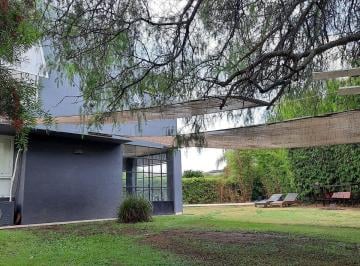 Casa · 250m² · 4 Ambientes · 2 Cocheras · Casa Amoblada en Barrrio Privado San Isidro - Villa Allende