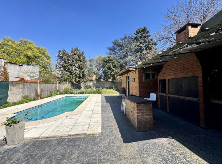 Casa · 160m² · 6 Ambientes · 4 Cocheras