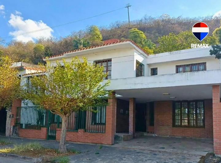 Casa · 435m² · 8 Ambientes · 2 Cocheras