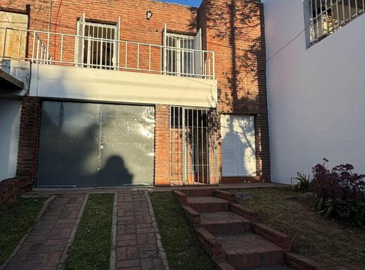 Casa en venta en Villa Cabrera · 8 ambientes