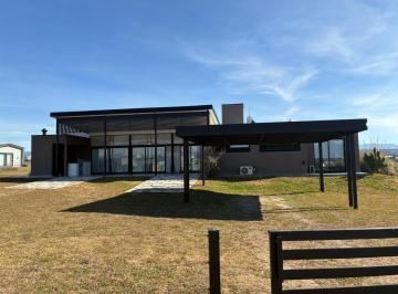 Casa · 1400m² · 3 Ambientes · 2 Cocheras · Casa en Puerto del Aguila Country Nautico