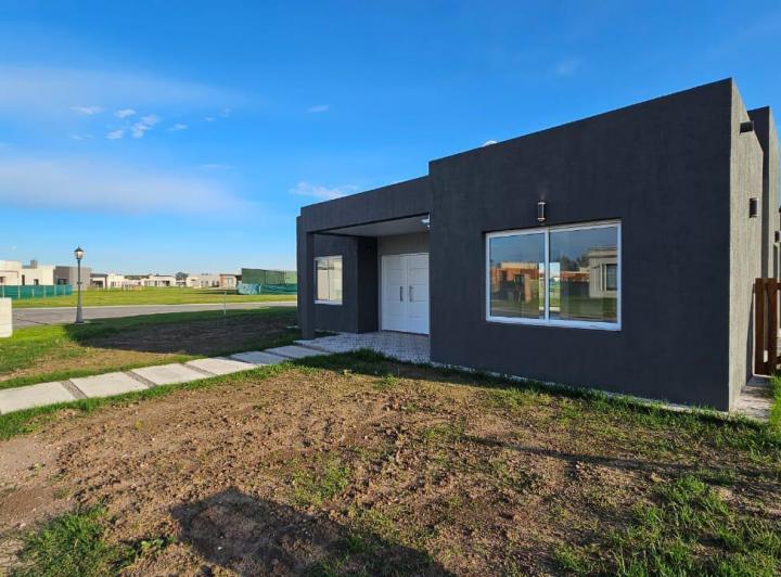 Casa · 120m² · 5 Ambientes · 2 Cocheras