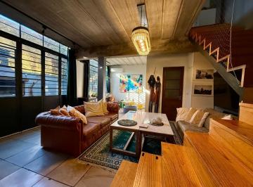 PH · 175m² · 4 Ambientes · PH en Venta, con Patio y Parrilla en La Calabria.