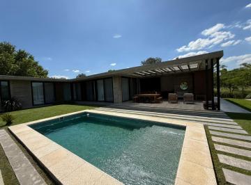 Casa · 160m² · 3 Ambientes · 1 Cochera · Venta Casa 3 Ambientes con Pileta, Losa Radiante, Parrilla - Lote 1500 m²