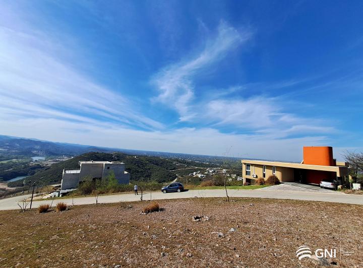 Terreno · 1300m²