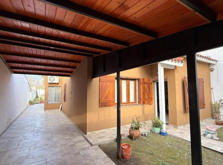 Casa · 98m² · 3 Ambientes · 3 Cocheras