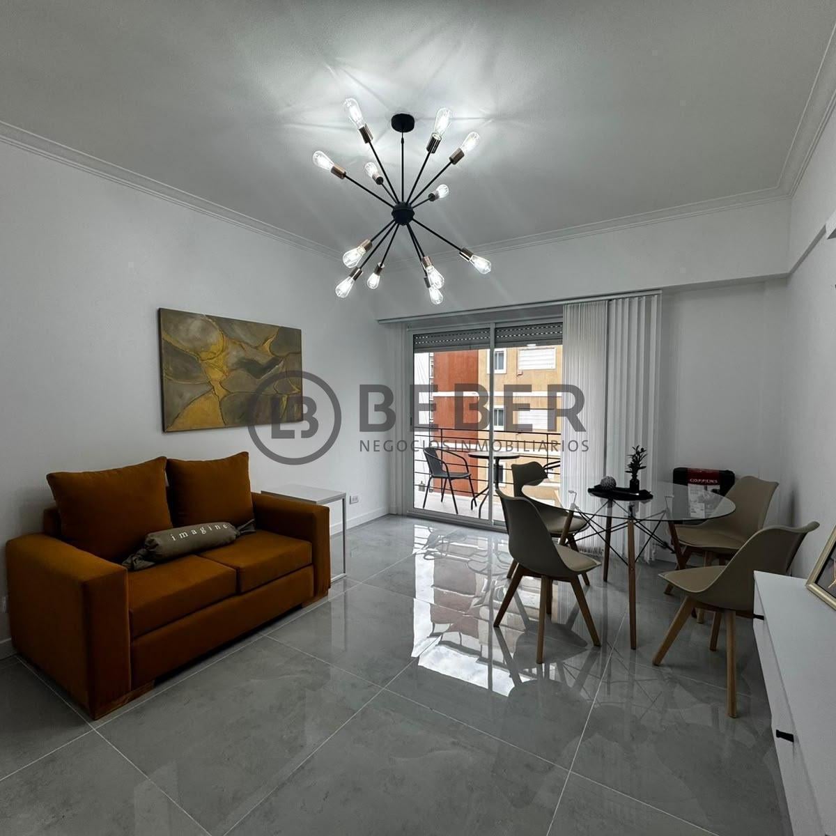 En venta tres ambientes al frente con balcon saliente