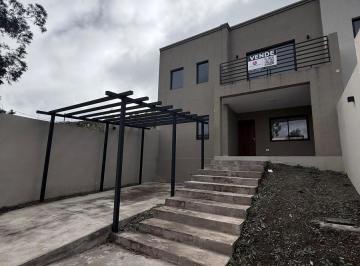 Casa · 160m² · 4 Ambientes · 1 Cochera · Venta Duplex en Barrio Los Profesionales