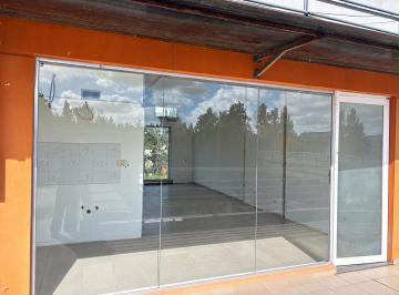 Local comercial · 40m² · 1 Ambiente · 5 Cocheras · Varios Locales en Solares