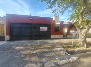 Casa de 12 ambientes, Las Cañas · Zeballos Alquila Casa de 3 Dorm. Cochera Doble en Guaymallén.