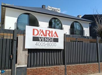 Casa · 441m² · 8 Ambientes · 5 Cocheras · Casa en Venta en Vicente Lopez Residencial, Sobre Lote de 1000 m², a Estrenar.