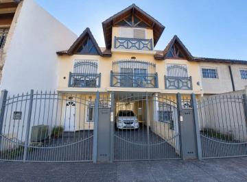 Casa de 4 ambientes, La Matanza · Triplex 4 Ambientes con Cochera. Entrada Independiente.