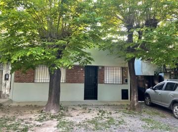 Casa · 85m² · 3 Ambientes · 2 Cocheras · Casa en Alquiler en Gonnet
