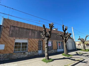 Casa de 7 ambientes, Bahía Blanca · Casa Principal + 2 Departamentos en Bloque Sobre Esquina, Plumerillo y Godoy Cruz, Bahía Blanca