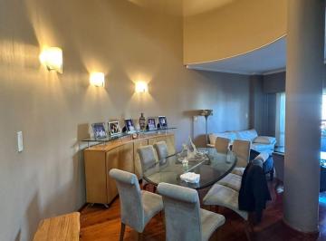 Departamento de 5 ambientes, La Matanza · 5 Ambientes de Categoría en Dúplex Al Frente con Patio, Balcón y 2 Cocheras – Ramos Mejía