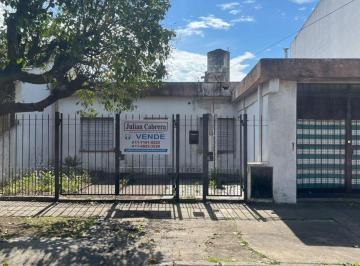 Casa de 4 ambientes, Morón · Casa a Reciclar Perfectamente Ubicada en Castelar