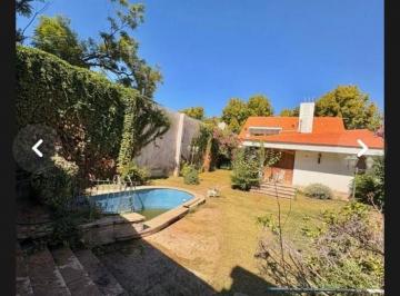 Casa · 420m² · 4 Dormitorios · 1 Cochera · Casaopenhouse Vende Exclusiva Propiedad Ubicada en Calle Rufino Ortega, en La Quinta Sección de La C