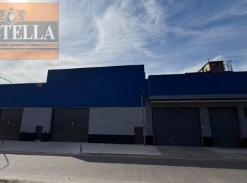 Bodega-Galpón · 900m² · Galpón Industrial Y/o Logístico en Esquina 900 m² S/ Lote 2.200 m² Frente a 2 Calles - Loma Hermosa
