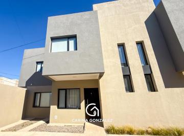PH · 137m² · 4 Ambientes · 2 Cocheras · Casa en Confluencia