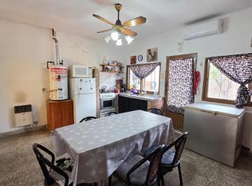 Casa · 2 Dormitorios · Casa a La Venta de Dos Dorm. + Comodin + Patio en Barrio Tiro Suizo