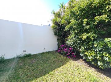 PH · 74m² · 4 Ambientes · PH de 5 Ambientes en Venta! Coghlan
