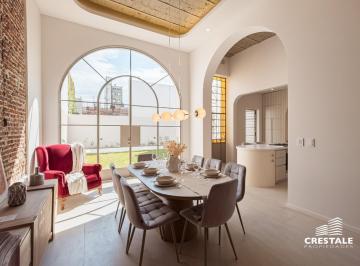 Casa · 196m² · 6 Ambientes · 1 Cochera · Venta / Permuta - Casa 3 Dorm. con Piscina - Abasto, Rosario.