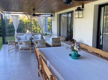 Casa · 7 Ambientes · Casa en Barrio San Rafael