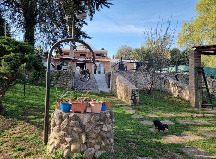Casa · 290m² · 7 Ambientes · 1 Cochera