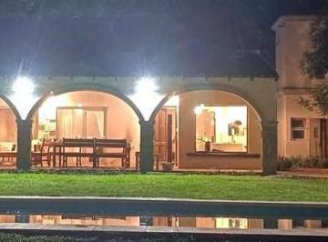 Casa · 145m² · 5 Ambientes · Casa en Alquiler Temporario Bella Vista