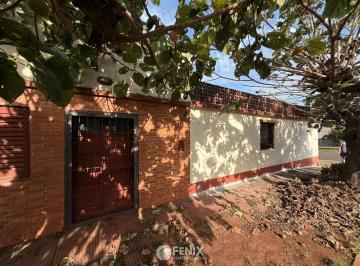 Casa · 100m² · 4 Ambientes · 2 Cocheras · Casa en Alquiler de 3 Dorm. - Av Uruguay y Bouchardo (Cfa240)