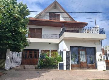 Casa de 11 ambientes, Morón · Chalet con Divisiones