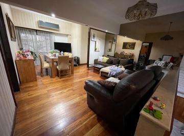 Oficina comercial · 200m² · 6 Ambientes · Casa en Alquiler!