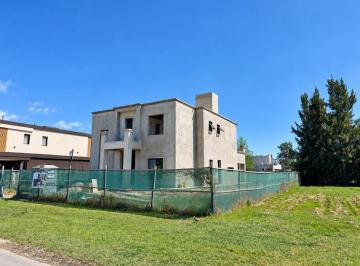 Casa · 254m² · 6 Ambientes · 3 Cocheras · Venta Casa 6 Ambientes a Estrenar San Eliseo Golf