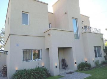 Casa · 600m² · 5 Ambientes · Casa en Alquiler de Verano Bella Vista