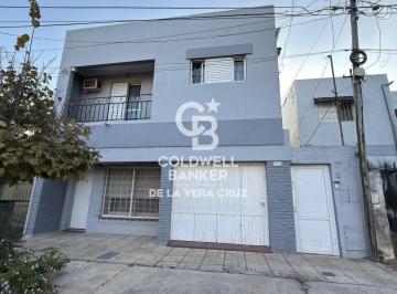 Casa · 253m² · 10 Ambientes · 1 Cochera · Guemes Casi Av Galicia, 3 Propiedades en un Terreno.