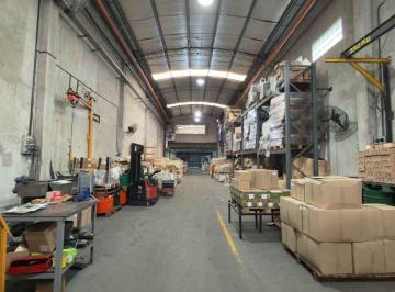 Bodega-Galpón · 400m² · Venta Galpon Industrial 400 m Cubiertos en Caseros