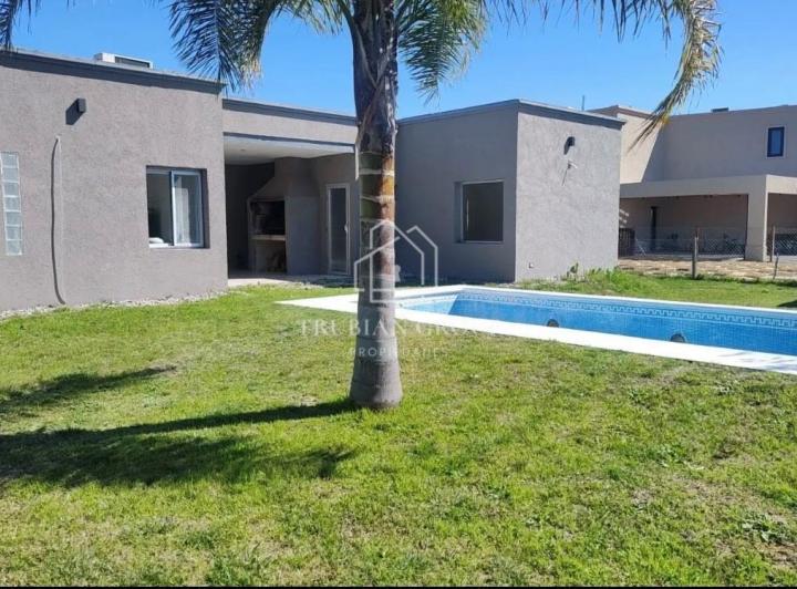 Casa · 140m² · 4 Ambientes · 1 Cochera