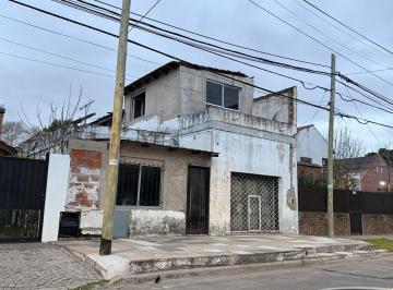 Casa · 168m² · 4 Ambientes · 1 Cochera · Venta Casa a Reciclar