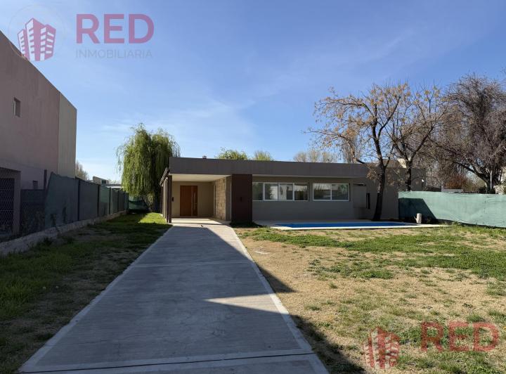 Casa · 300m² · 9 Ambientes