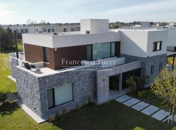 Casa · 482m² · 5 Ambientes · 6 Cocheras · Casa en Venta 5 Ambientes en Terravista